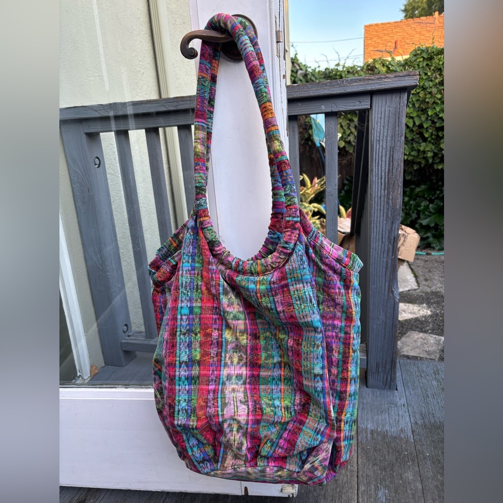 Nena and co. Corte beach bag with magnetic snap closure